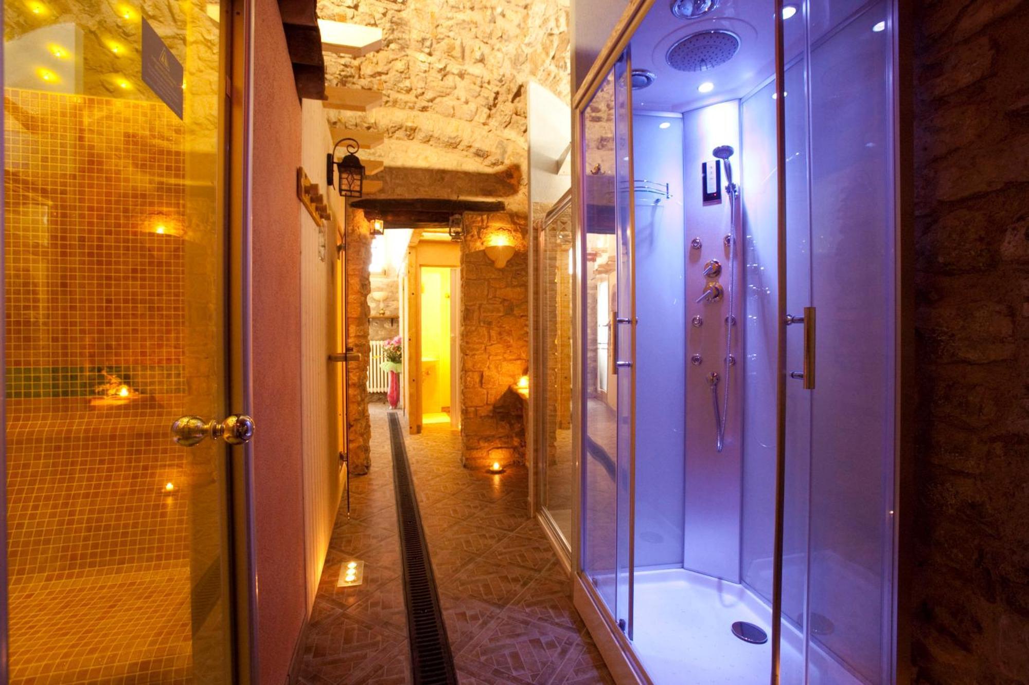 Hotel Castello Tignale Exteriör bild